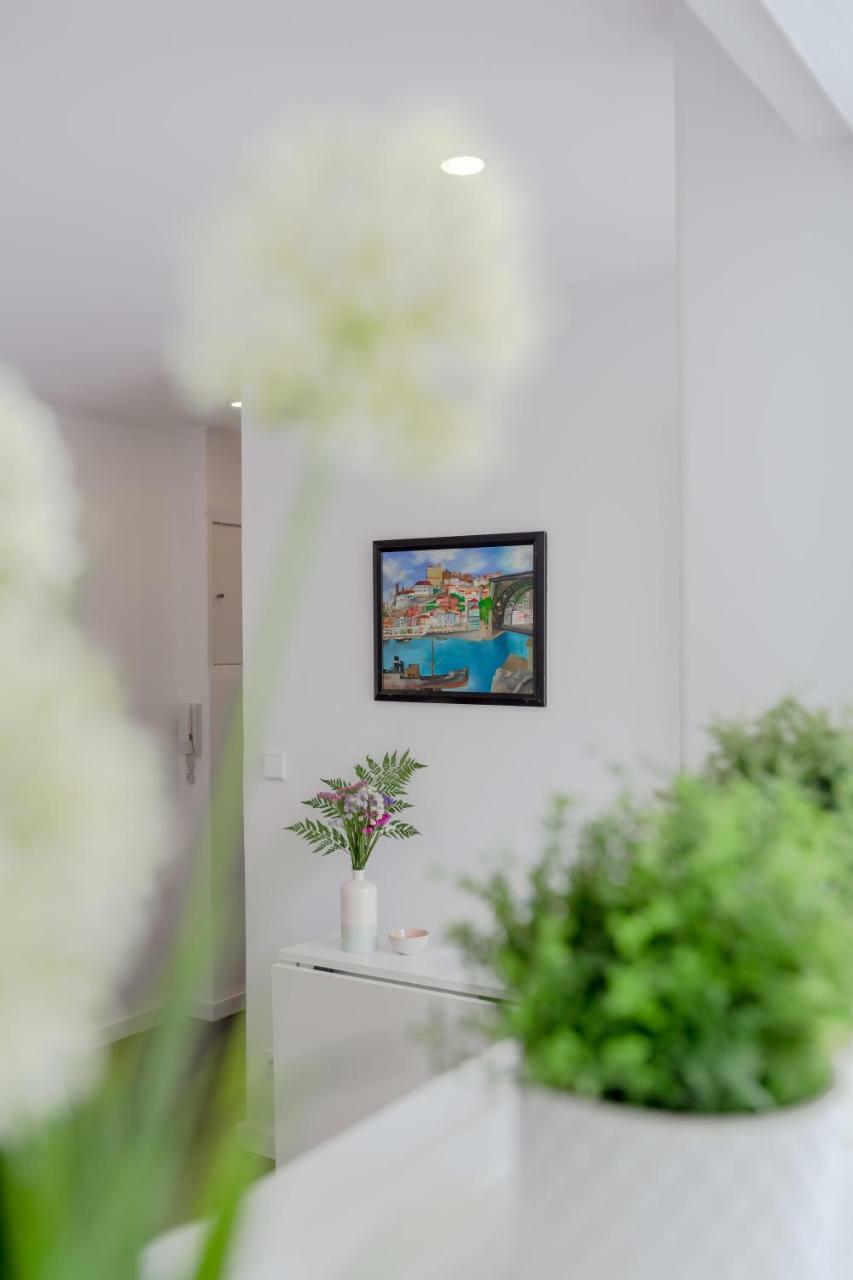 Sunny Apartment With Patio, By Timecooler Lisbona Esterno foto