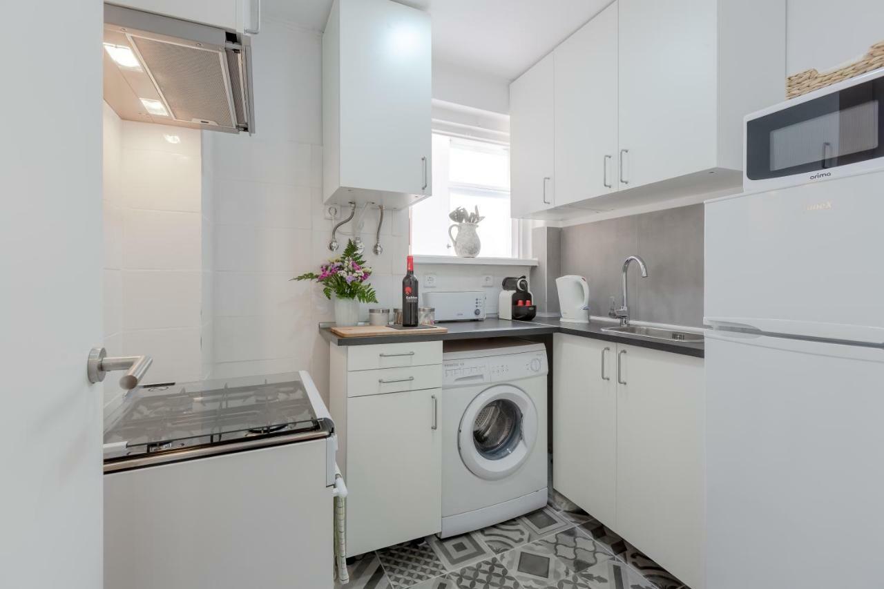 Sunny Apartment With Patio, By Timecooler Lisbona Esterno foto