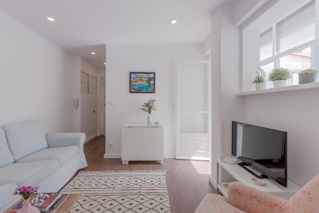Sunny Apartment With Patio, By Timecooler Lisbona Esterno foto